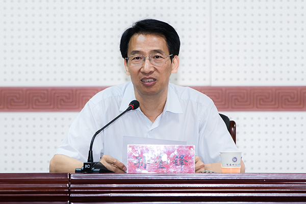 校党委书记孙金锋为师生讲专题党课